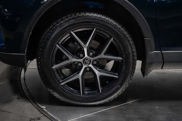 Thumbnail: 2018 Toyota RAV4 - 10
