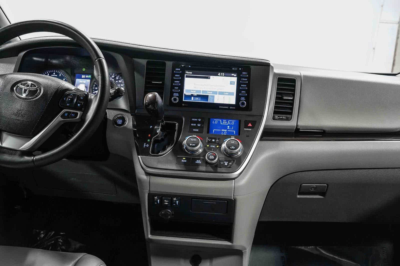 Thumbnail: 2020 Toyota Sienna - 13