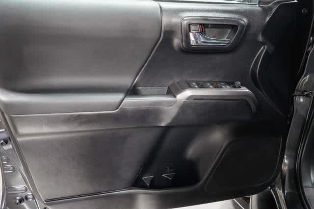 Thumbnail: 2021 Toyota Tacoma - 22
