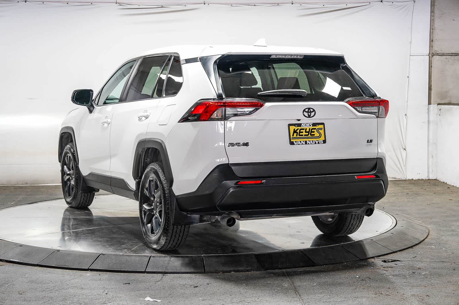 Thumbnail: 2022 Toyota RAV4 - 3