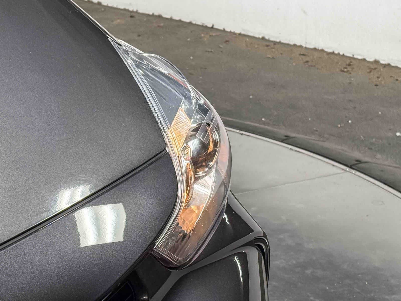 Thumbnail: 2016 Toyota Prius v - 4