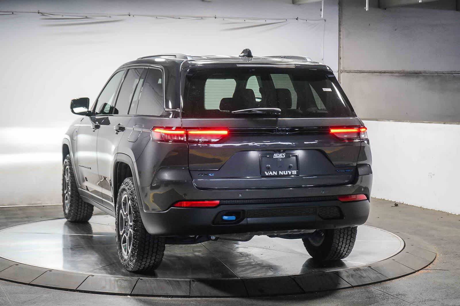Thumbnail: 2023 Jeep Grand Cherokee - 4