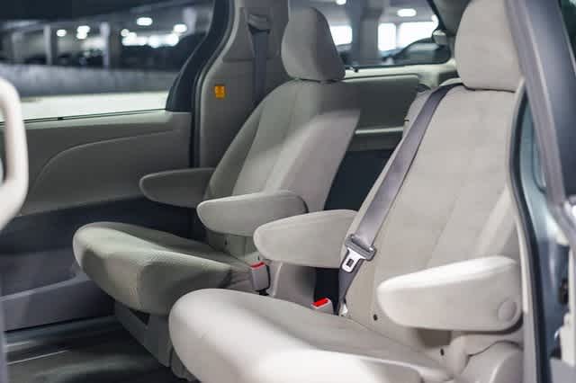 Thumbnail: 2012 Toyota Sienna - 19
