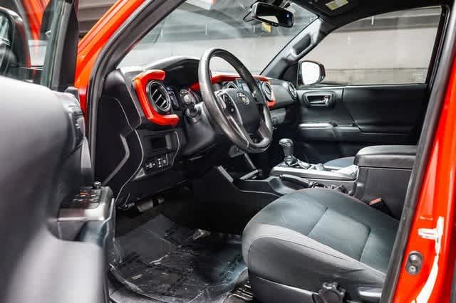 Thumbnail: 2018 Toyota Tacoma - 17