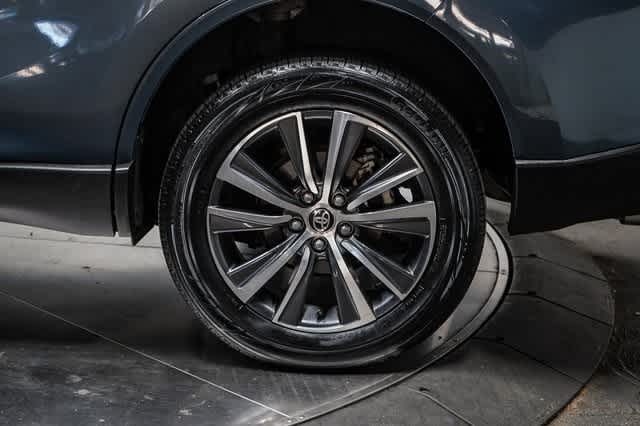 Thumbnail: 2022 Toyota Venza - 11