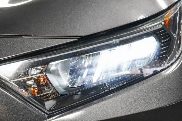 2019 Toyota RAV4 LE 8