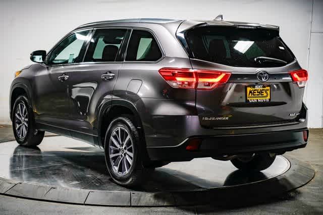 Thumbnail: 2019 Toyota Highlander - 2