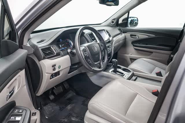 Thumbnail: 2017 Honda Pilot - 18