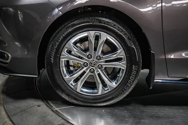 Thumbnail: 2023 Toyota Sienna - 10