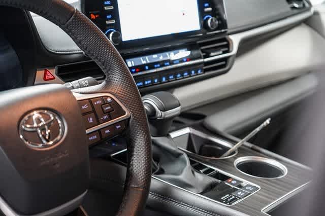Thumbnail: 2024 Toyota Sienna - 25