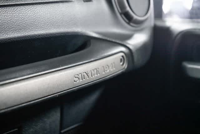 Thumbnail: 2012 Jeep Wrangler - 21