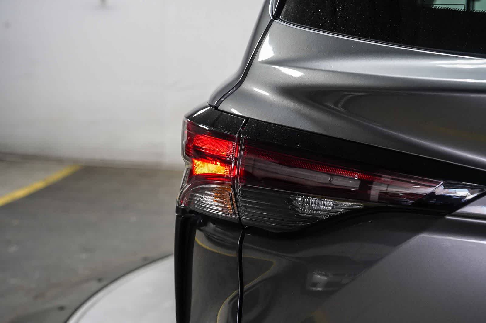 Thumbnail: 2026 Toyota Sienna - 11