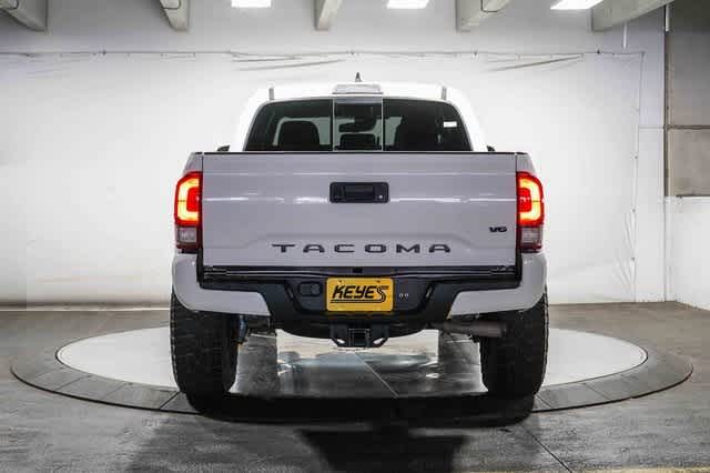 Thumbnail: 2018 Toyota Tacoma - 3