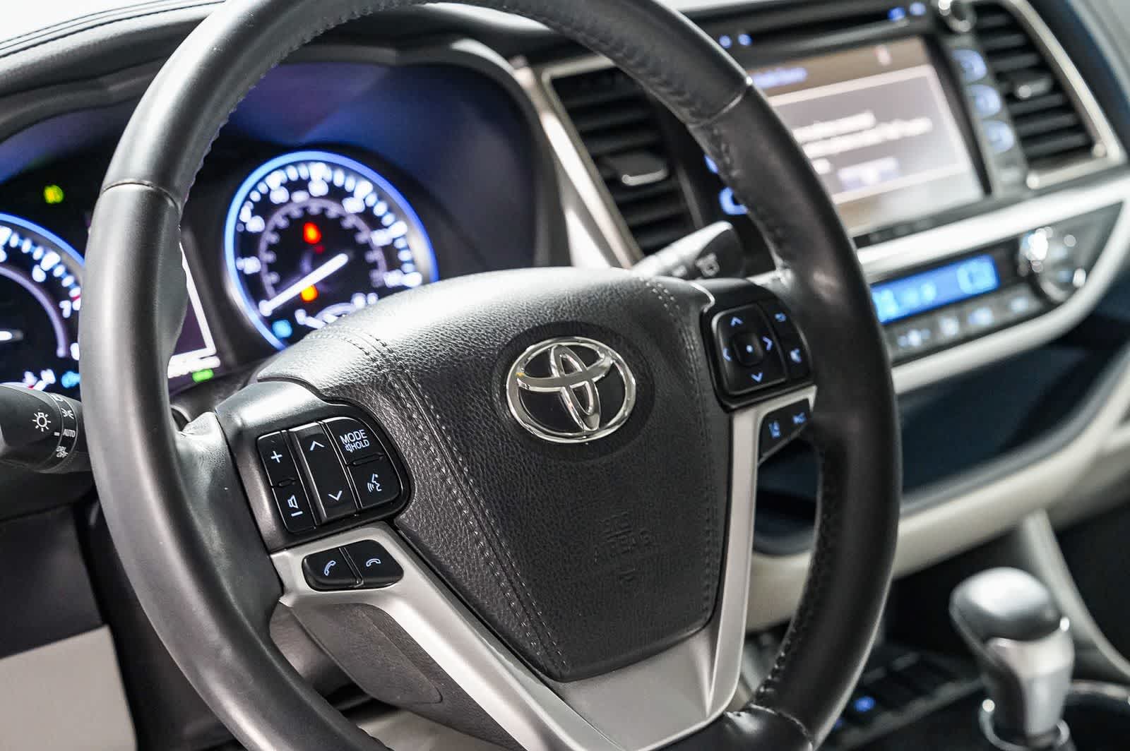 Thumbnail: 2019 Toyota Highlander - 21