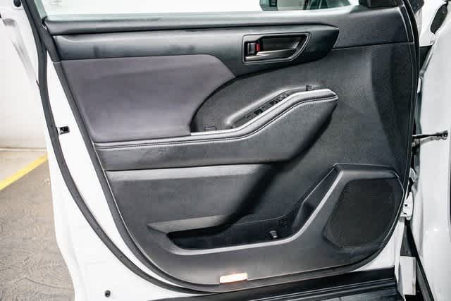 Thumbnail: 2024 Toyota Highlander - 20