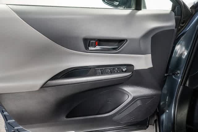 Thumbnail: 2022 Toyota Venza - 22