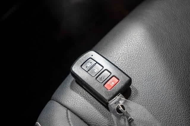 Thumbnail: 2017 Toyota RAV4 - 29