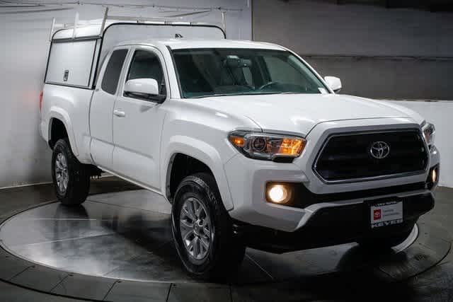 Thumbnail: 2017 Toyota Tacoma - 2