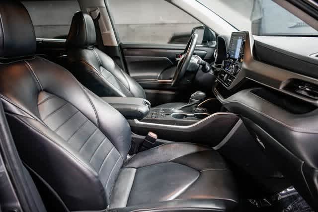 Thumbnail: 2022 Toyota Highlander - 17