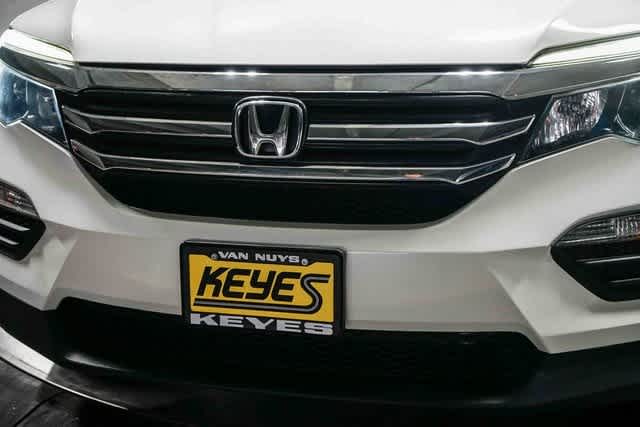 Thumbnail: 2017 Honda Pilot - 8