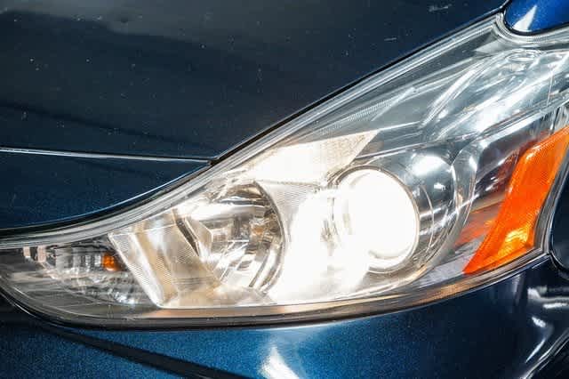 Thumbnail: 2017 Toyota Prius v - 8