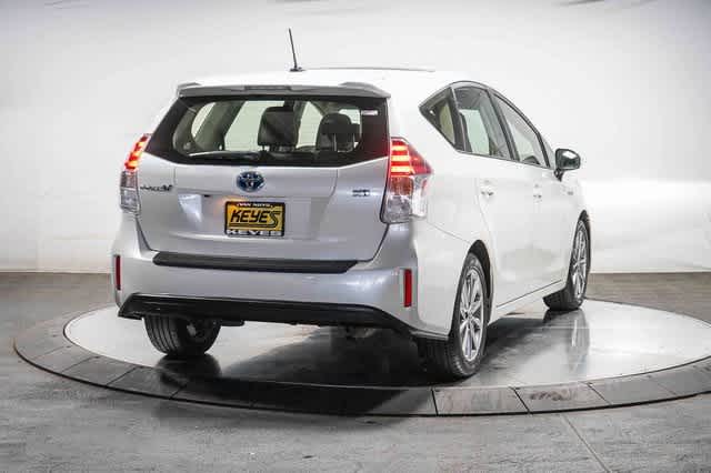 Thumbnail: 2017 Toyota Prius v - 4