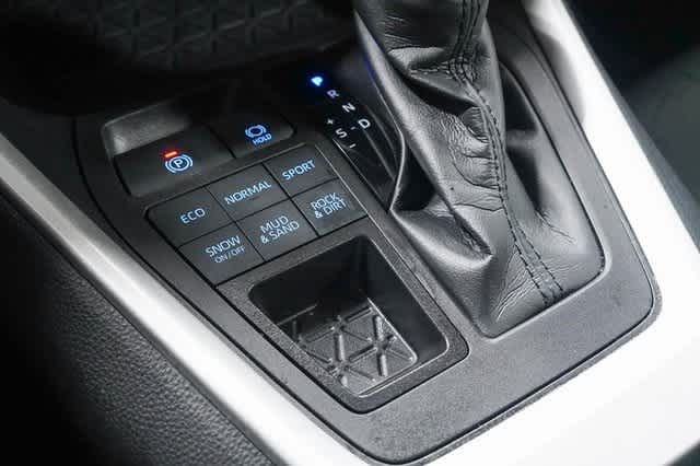 2022 Toyota RAV4 XLE 23