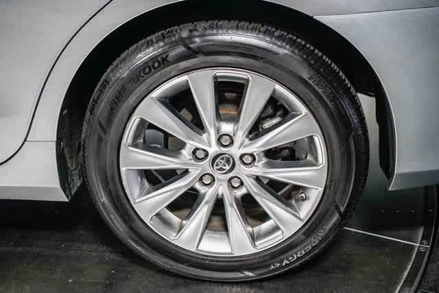 Thumbnail: 2015 Toyota Camry - 11