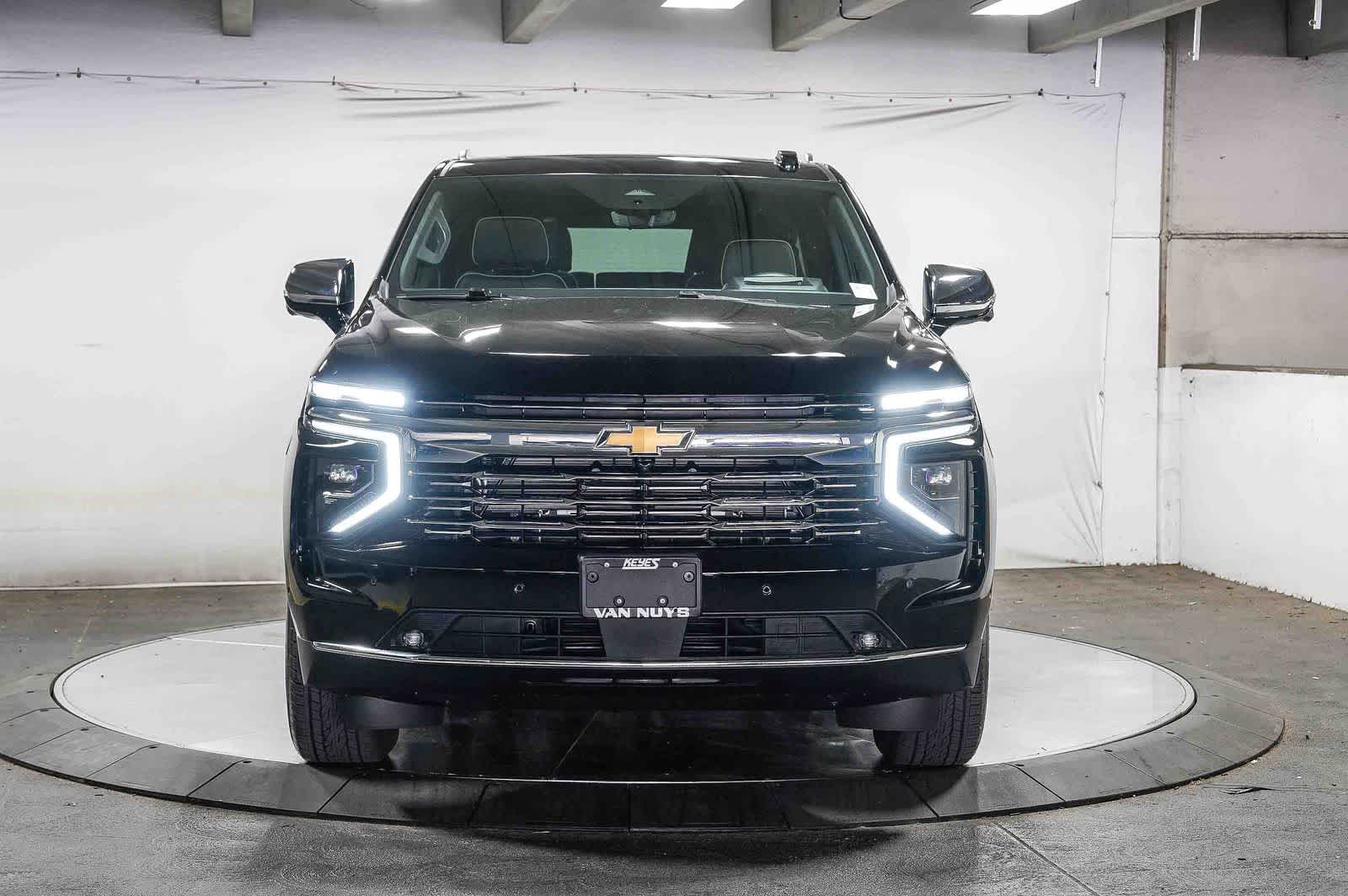 Thumbnail: 2025 Chevrolet Suburban - 3