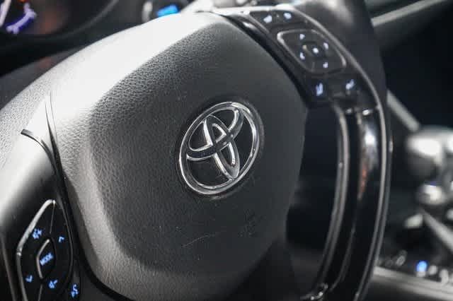 Thumbnail: 2018 Toyota C-HR - 21
