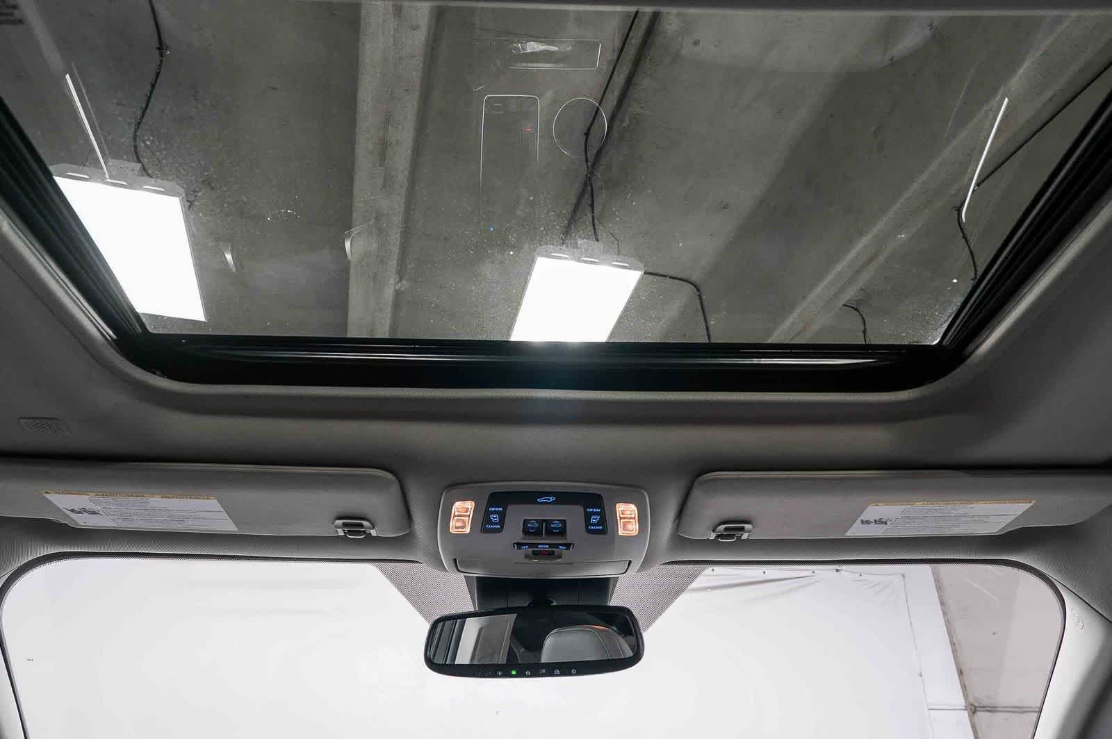 Thumbnail: 2024 Toyota Sienna - 17