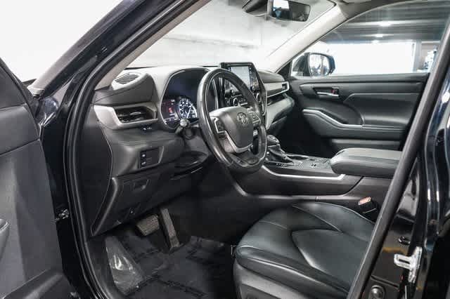 Thumbnail: 2022 Toyota Highlander - 19
