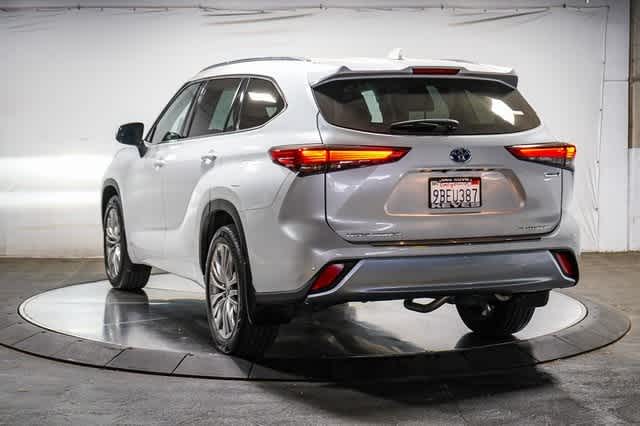 Thumbnail: 2022 Toyota Highlander - 3