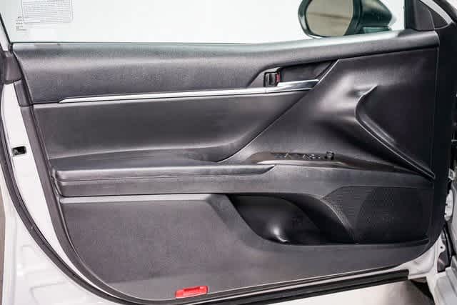2022 Toyota Camry SE 19
