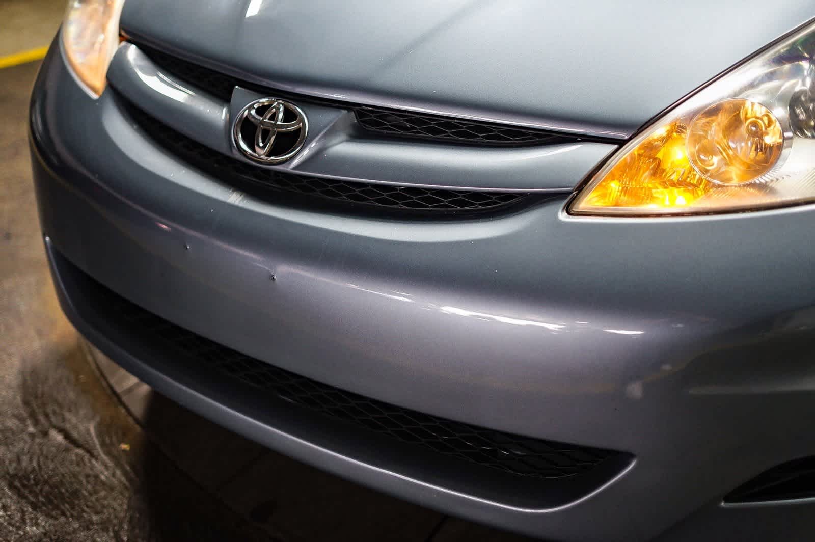 Thumbnail: 2010 Toyota Sienna - 5