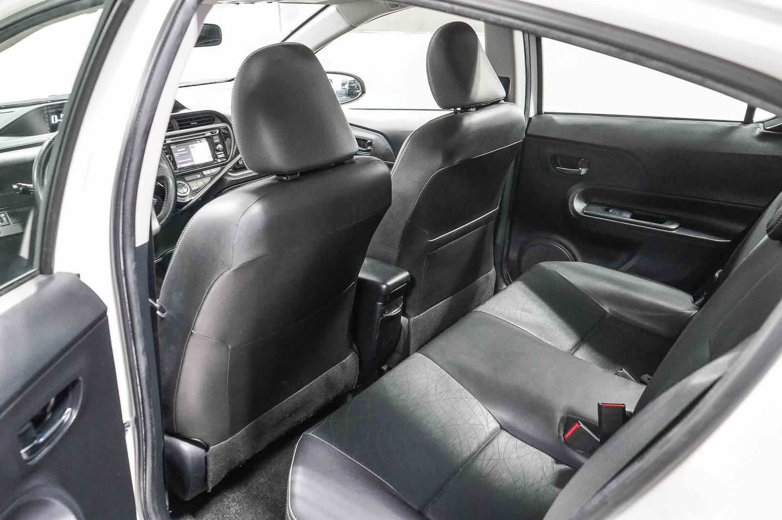 Thumbnail: 2016 Toyota Prius c - 19