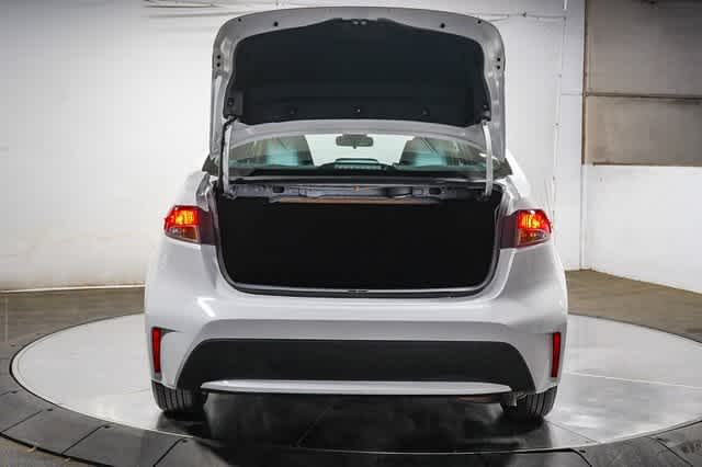 2022 Toyota Corolla LE 26