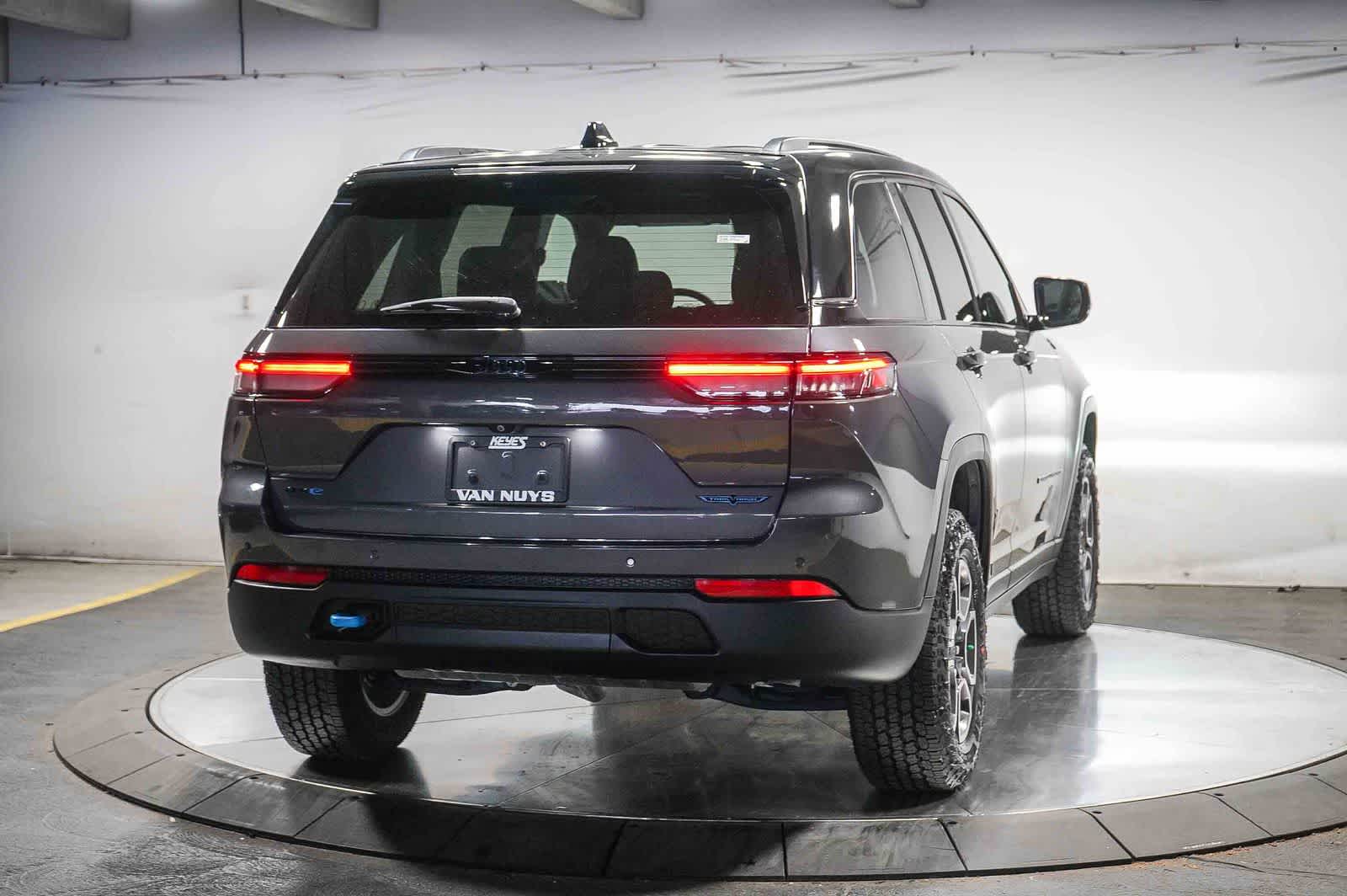 Thumbnail: 2023 Jeep Grand Cherokee - 6