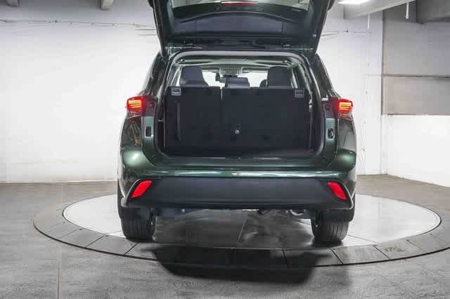 Thumbnail: 2023 Toyota Highlander - 28