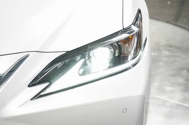 Thumbnail: 2022 Lexus ES - 7