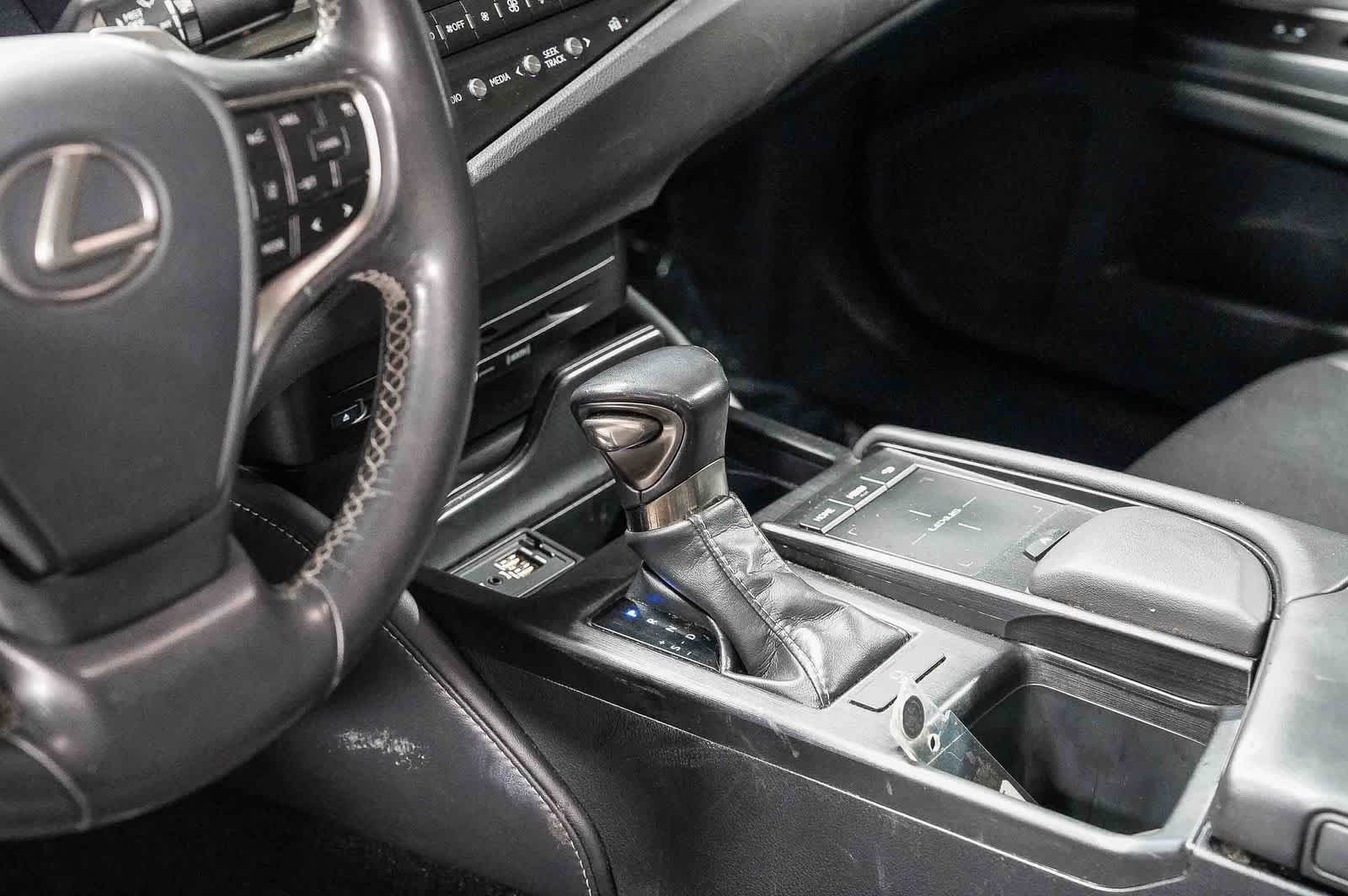 Thumbnail: 2019 Lexus ES - 24