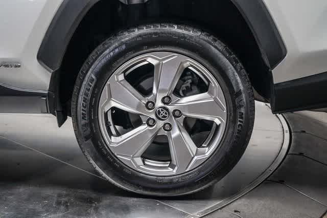 Thumbnail: 2021 Toyota RAV4 - 10