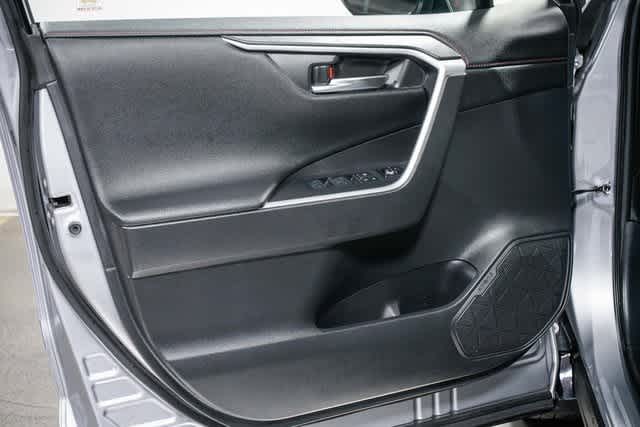 Thumbnail: 2022 Toyota RAV4 - 20