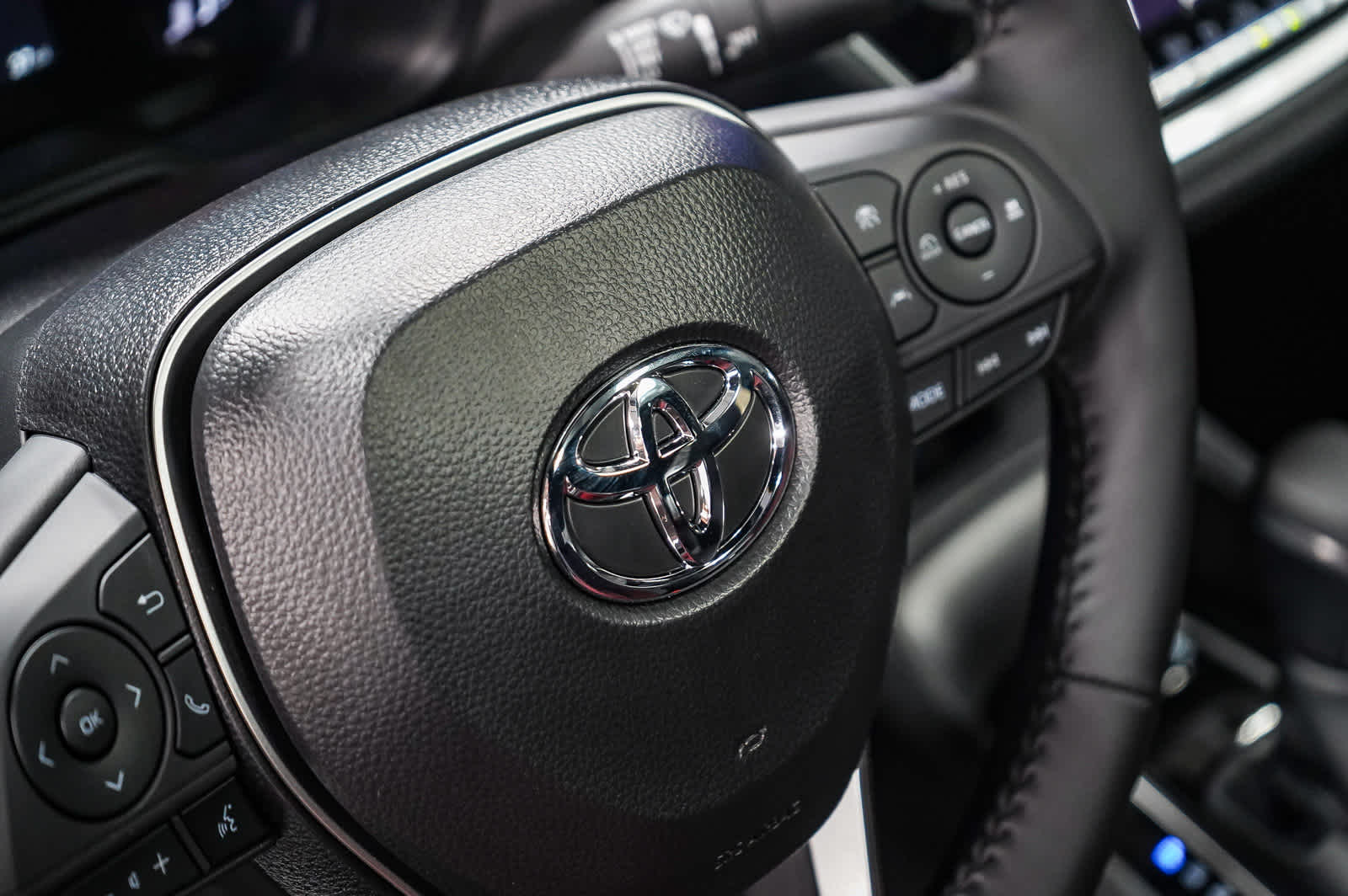 2025 Toyota Corolla SE 23