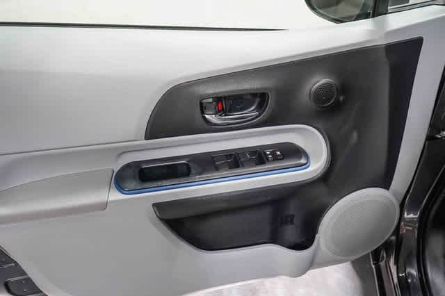 Thumbnail: 2012 Toyota Prius c - 21
