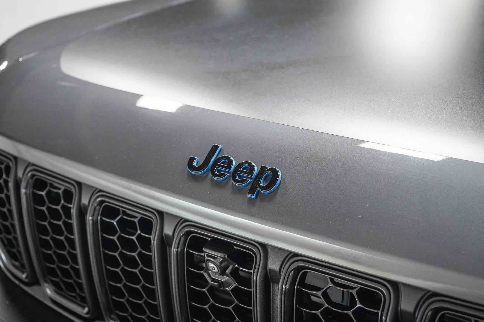 Thumbnail: 2023 Jeep Grand Cherokee - 8