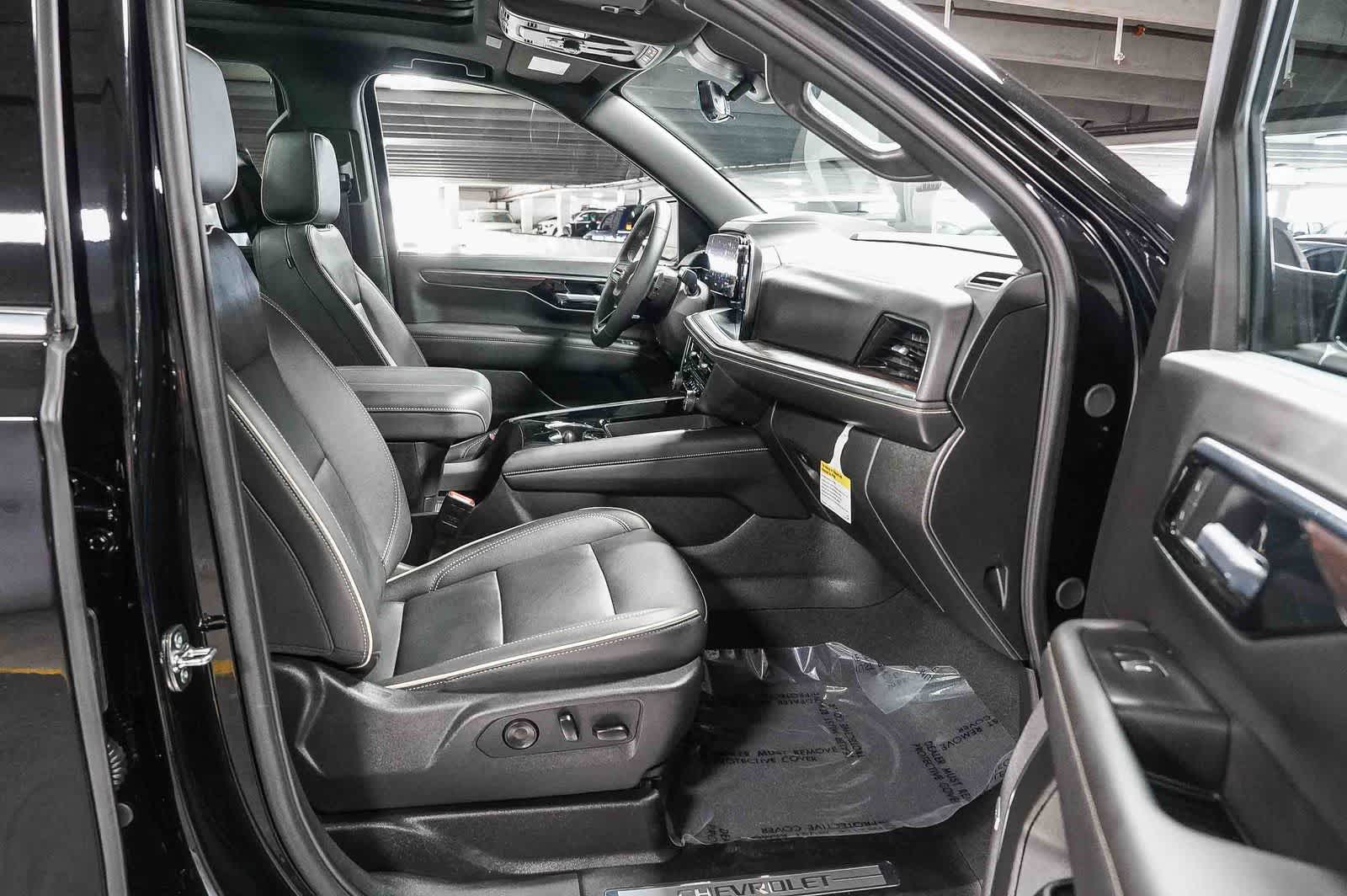 Thumbnail: 2025 Chevrolet Suburban - 14