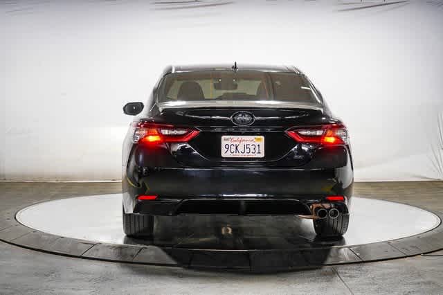 2022 Toyota Camry SE 4