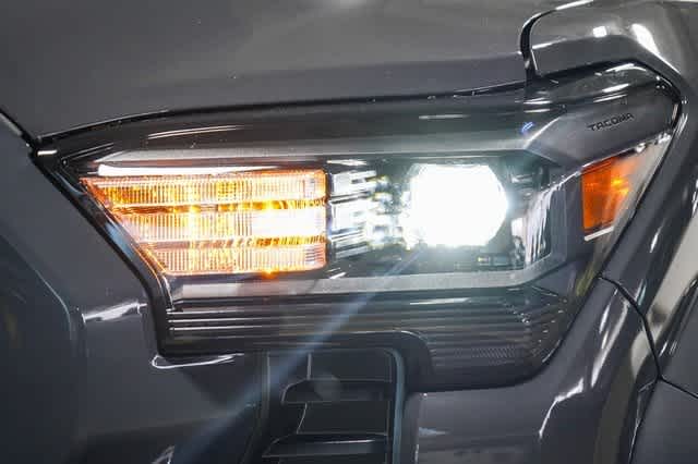 2025 Toyota Tacoma SR5 8