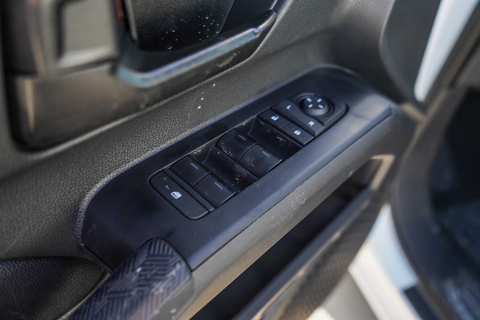 2025 Toyota Tacoma SR5 27